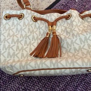 Michael kors bucket bag satchel